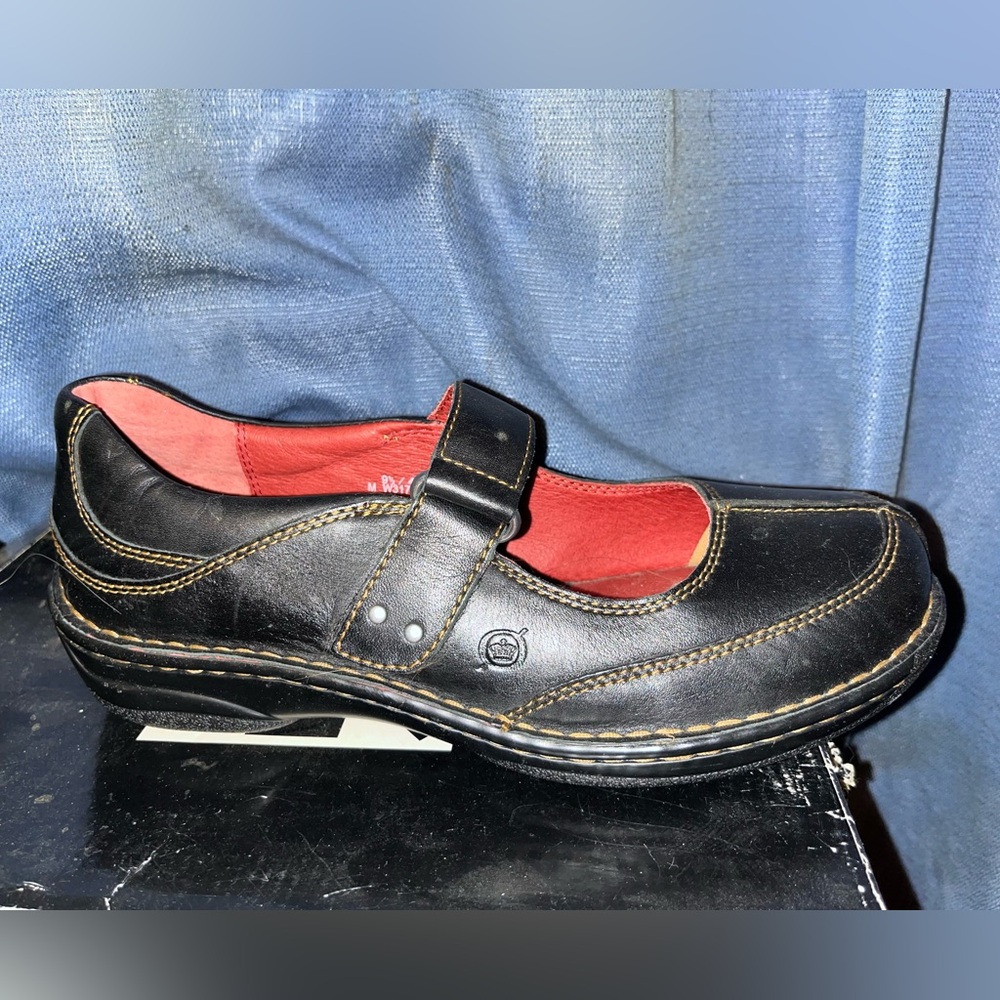NWOT Born Black Leather Mary Jane Shoes with Red Interior size 91/2
